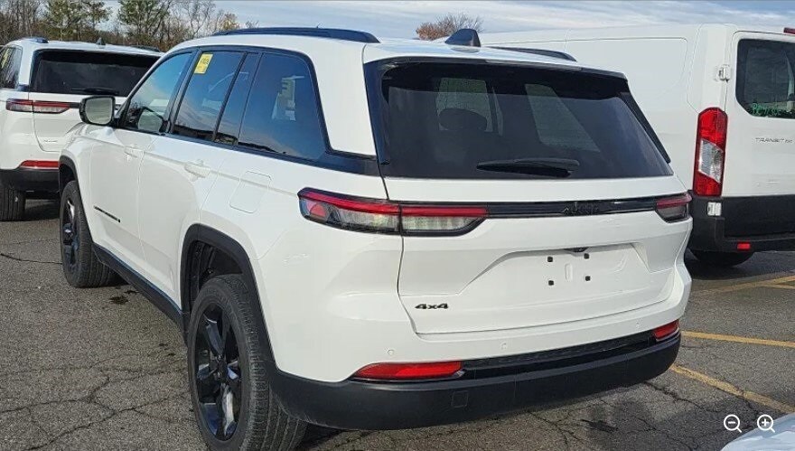 2023 Jeep Grand Cherokee Altitude X photo 2