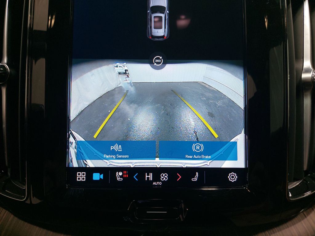 2023 VOLVO XC60 - Image 25