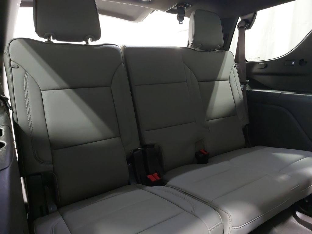 2024 GMC YUKON - Image 12