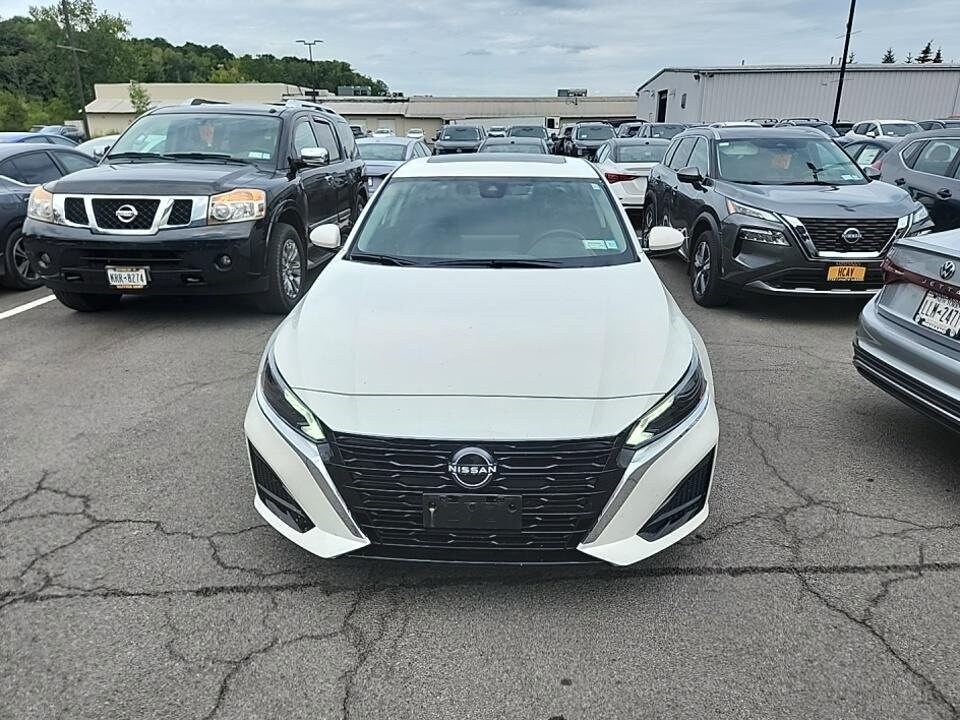 2023 Nissan Altima 2.5 SV photo 2
