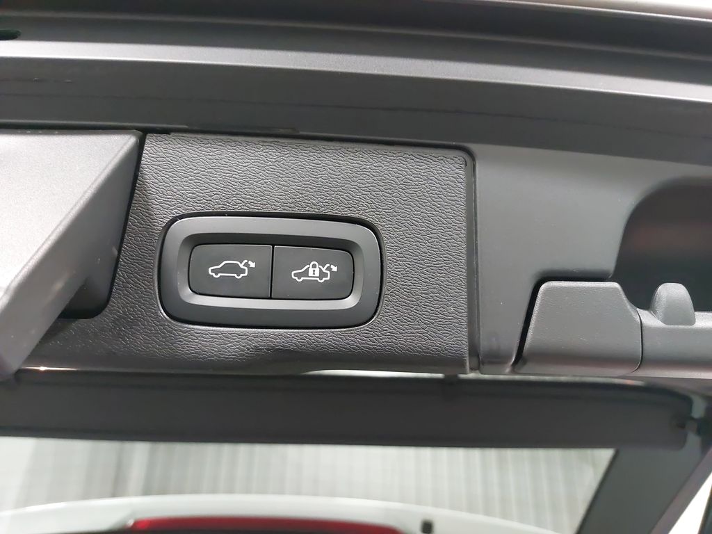 2023 VOLVO XC60 - Image 13