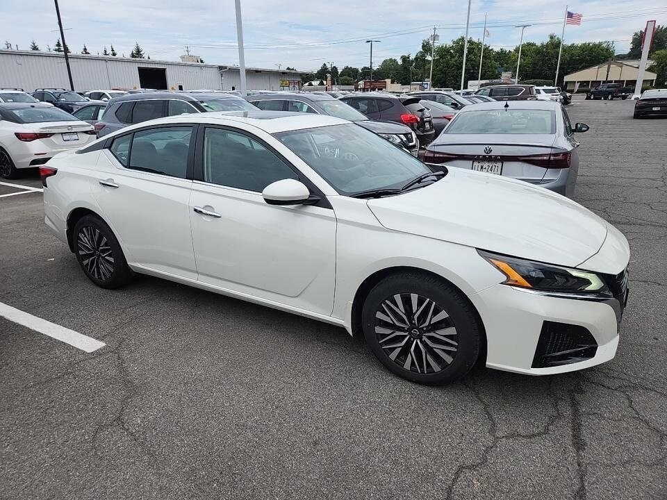 2023 Nissan Altima 2.5 SV photo 4