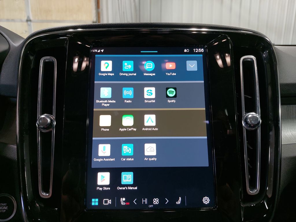 2024 VOLVO XC40 - Image 23