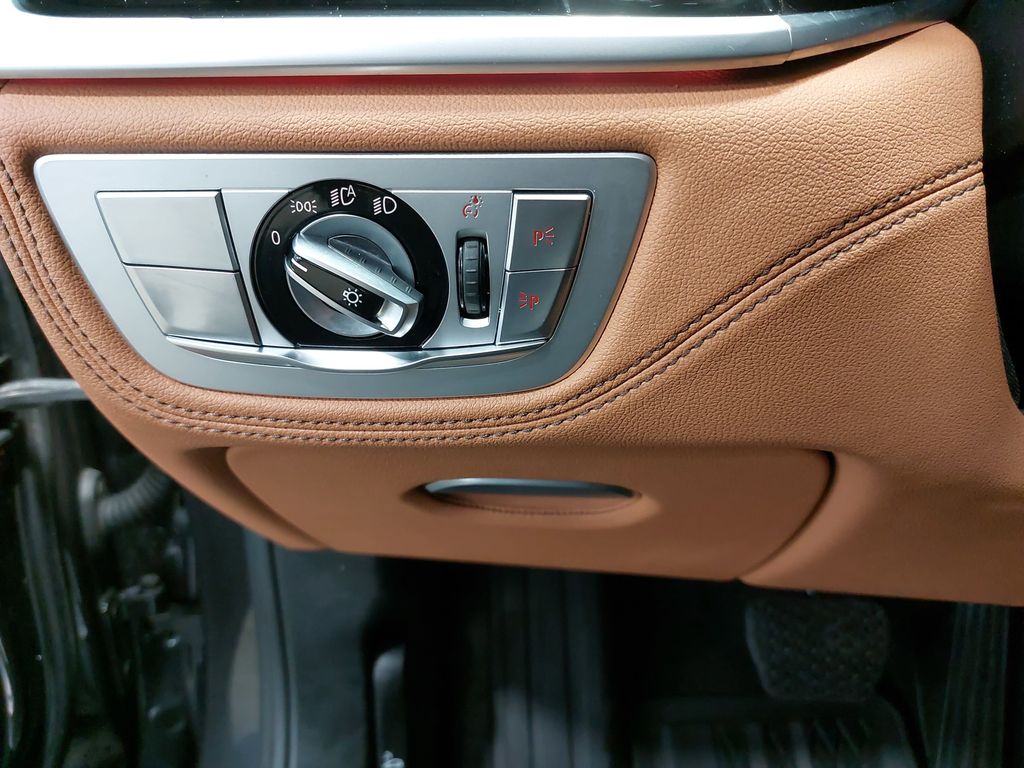 2020 BMW 750I - Image 24