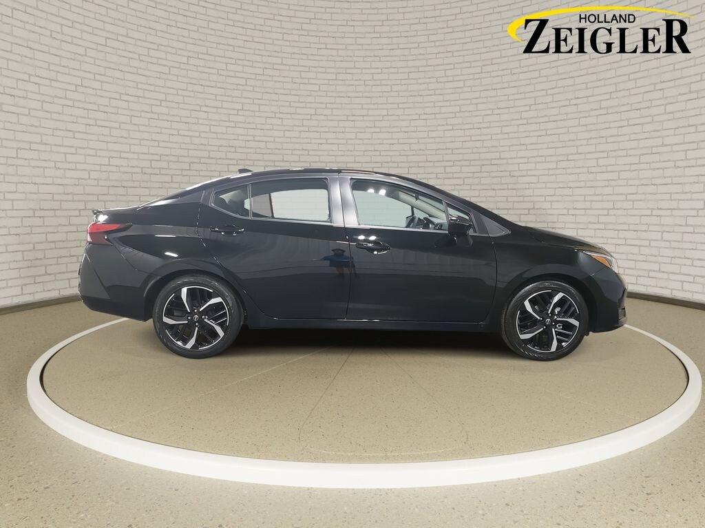 New 2025 Nissan Versa 1.6 SR Sedan