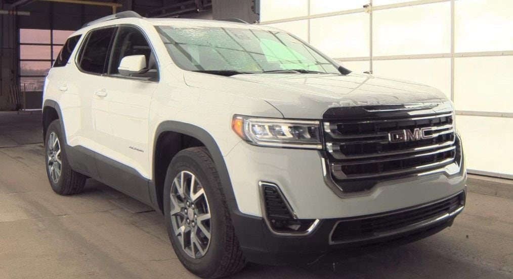 2023 GMC ACADIA - Image 4