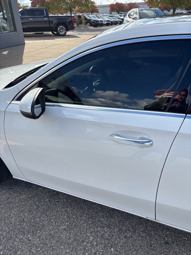 2022 Mercedes Benz A 220 4MATIC photo 3