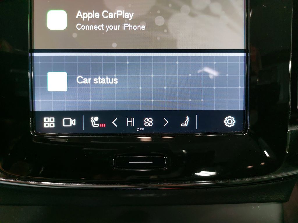 2024 VOLVO XC40 - Image 21