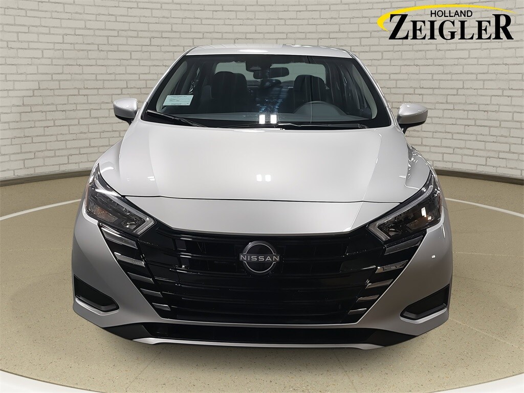 2025 Nissan Versa 1.6 SV photo 2