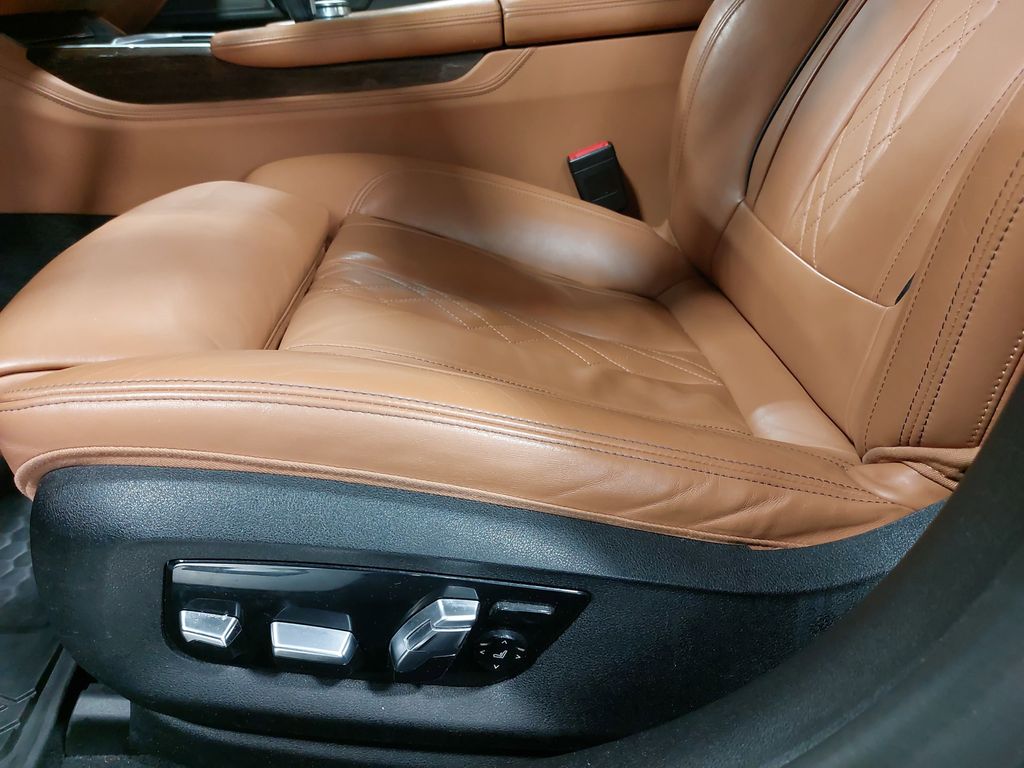 2020 BMW 750I - Image 27