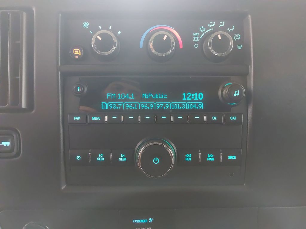 2024 GMC SAVANA - Image 19