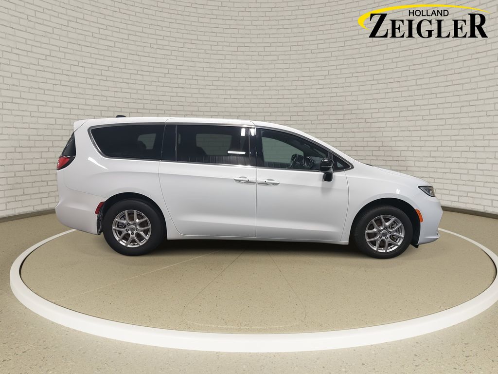 2025 CHRYSLER PACIFICA - Image 4