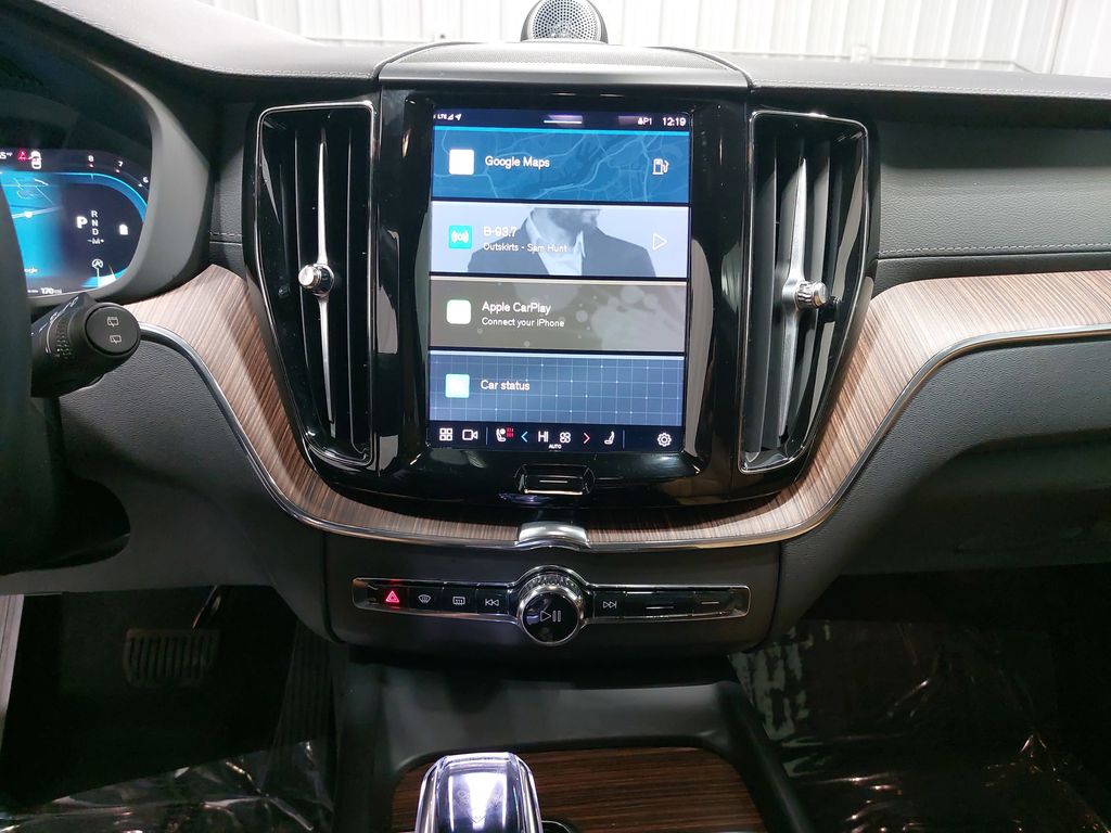 2023 VOLVO XC60 - Image 20