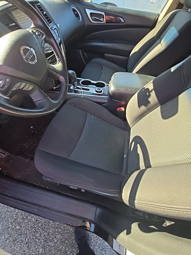 2020 Nissan Pathfinder SV photo 2