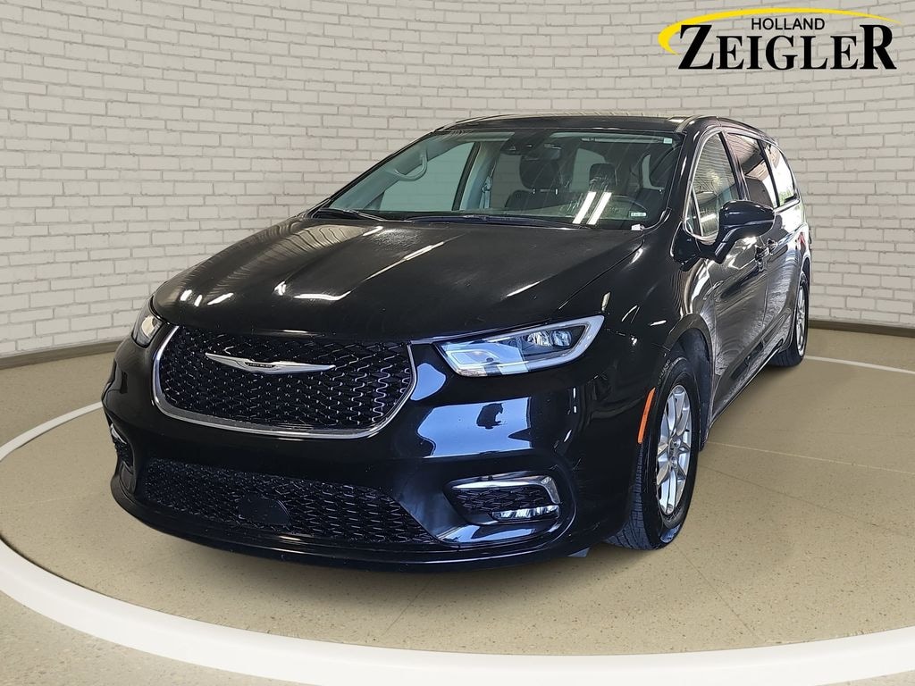 Used 2024 Chrysler Pacifica Touring L Minivan/Van