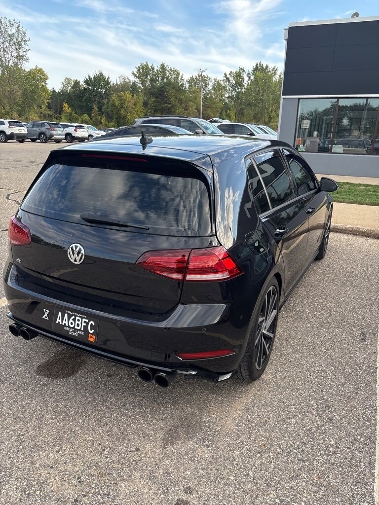 2018 Volkswagen Golf R 4Motion photo 3