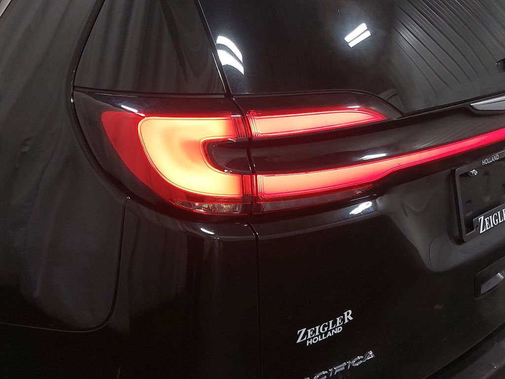 2025 CHRYSLER PACIFICA - Image 36