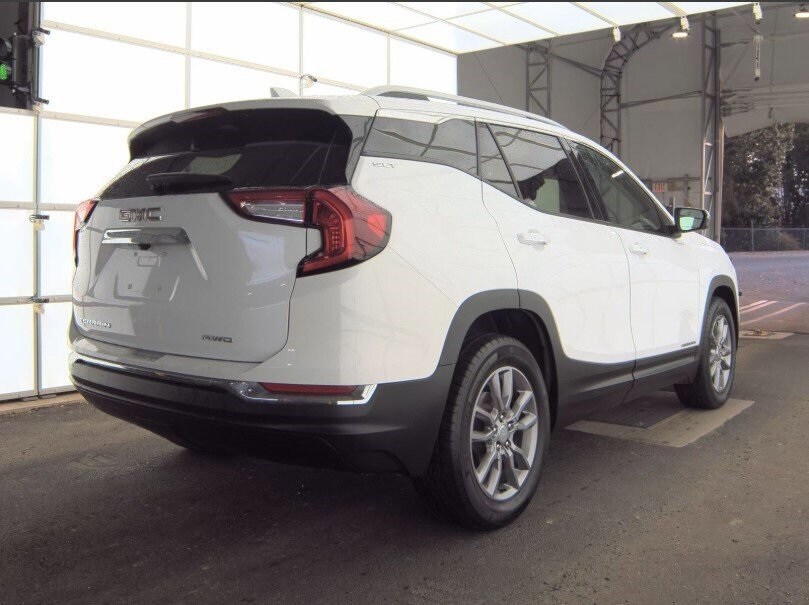 2024 Gmc Terrain SLT photo 2