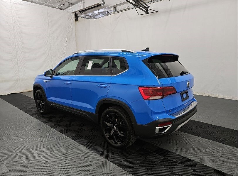2023 Volkswagen Taos SE photo 3