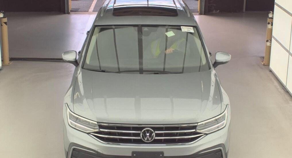 2022 Volkswagen Tiguan SE photo 2