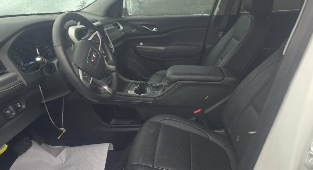 2023 GMC ACADIA - Image 10