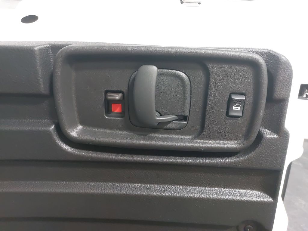 2024 GMC SAVANA - Image 13