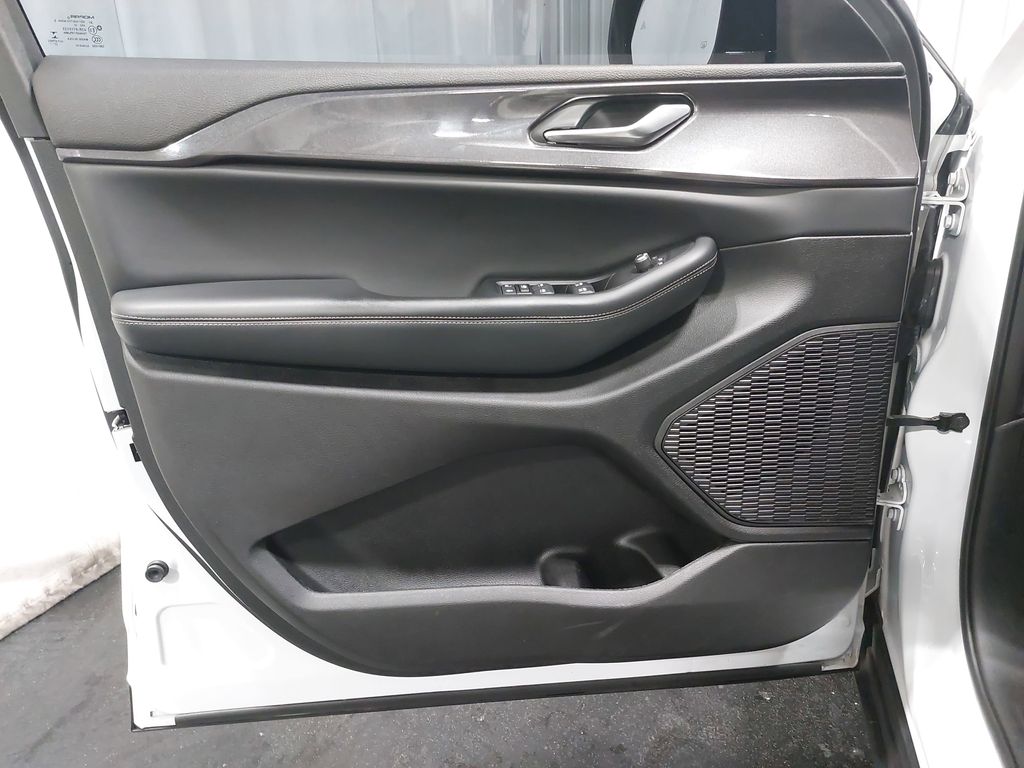 2023 JEEP GRAND CHEROKEE L - Image 29