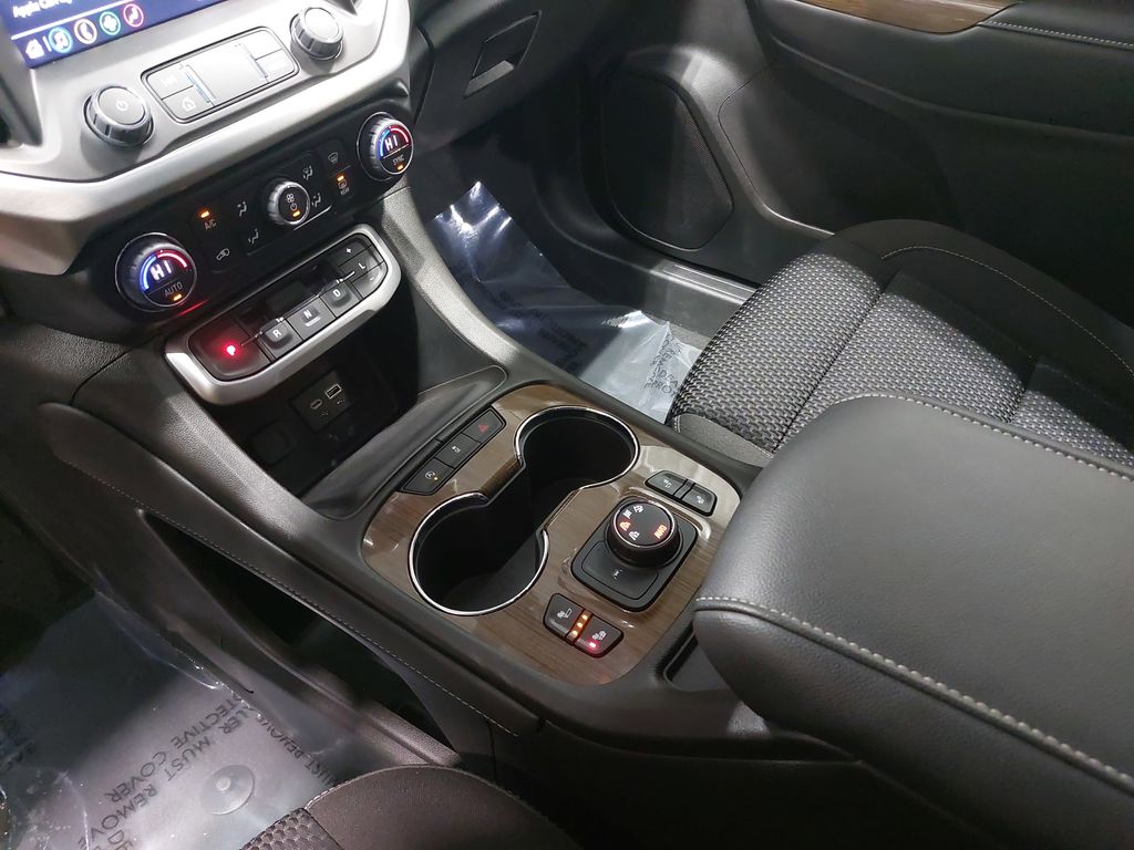 2023 GMC ACADIA - Image 28