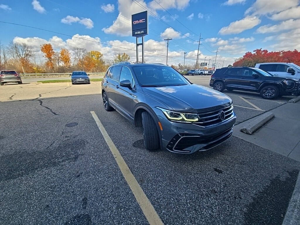2022 Volkswagen Tiguan SEL Premium R-Line photo 3