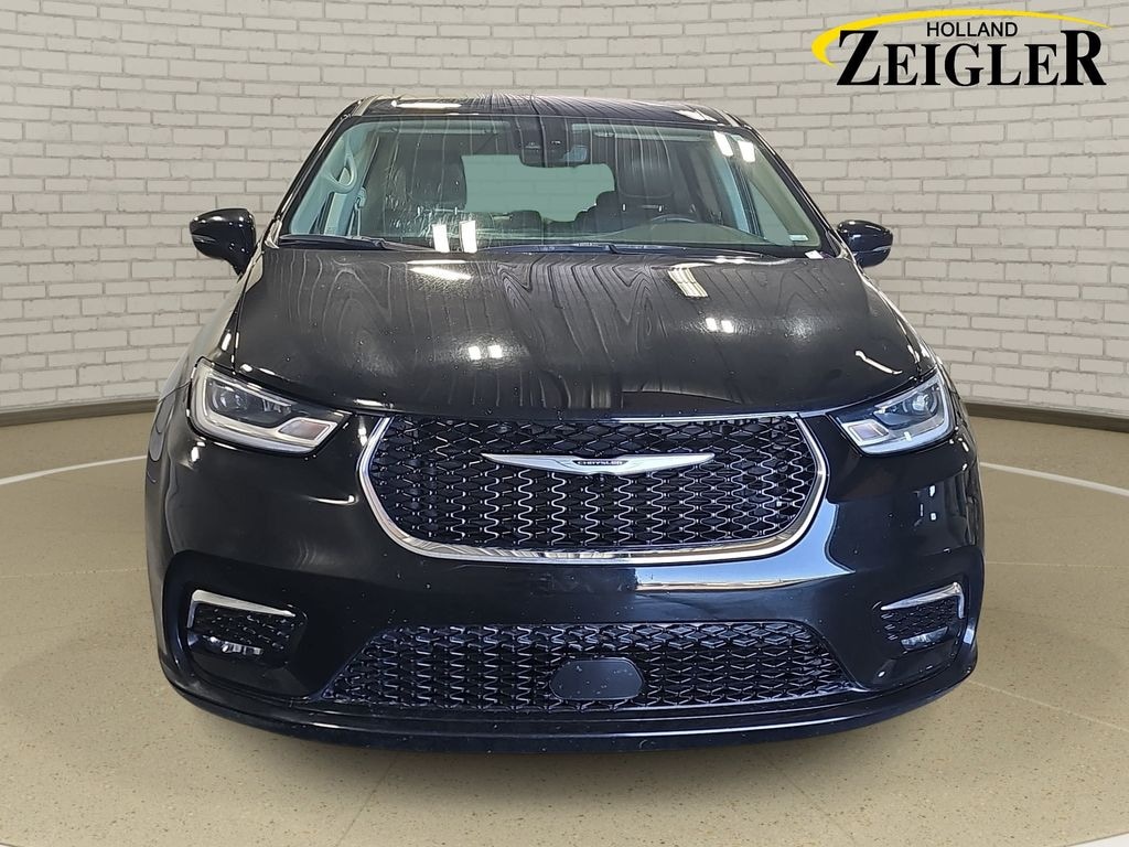 Used 2024 Chrysler Pacifica Touring L Minivan/Van