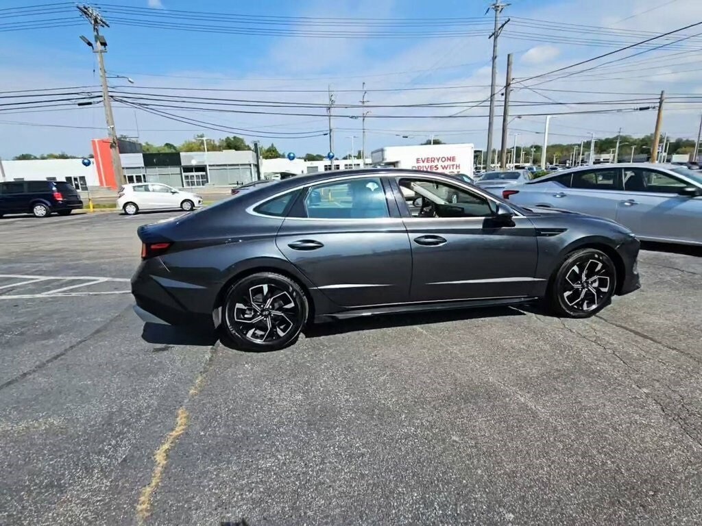 2025 Hyundai Sonata SEL photo 4