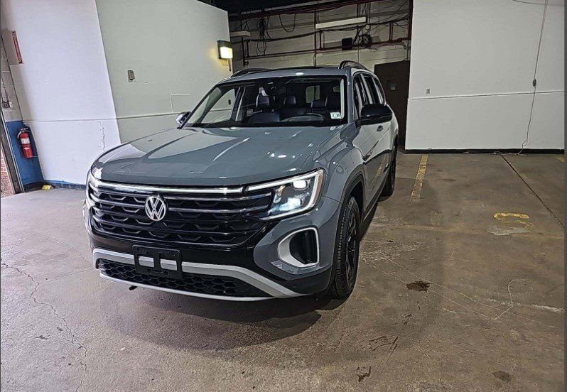 2024 Volkswagen Atlas Atlas Peak Edition's photo
