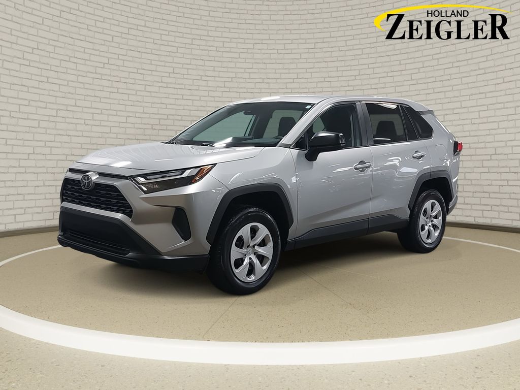 2024 Toyota RAV4 LE's photo