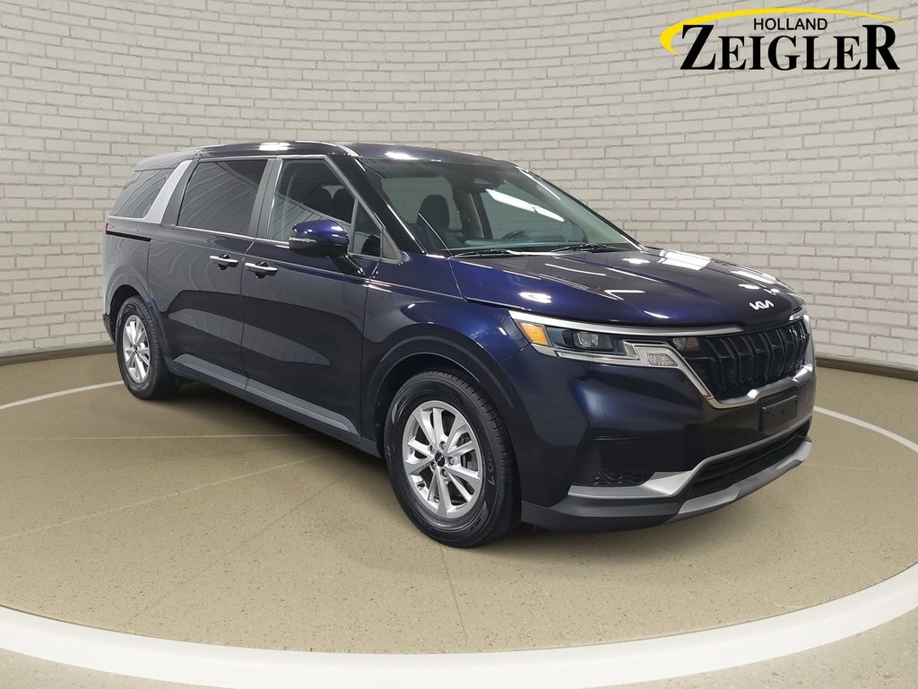 Used 2023 Kia Carnival LX Minivan/Van