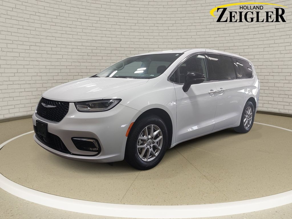 Used 2024 Chrysler Pacifica Touring L Minivan/Van