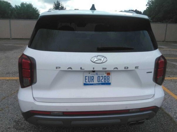 2024 Hyundai Palisade Limited photo 3