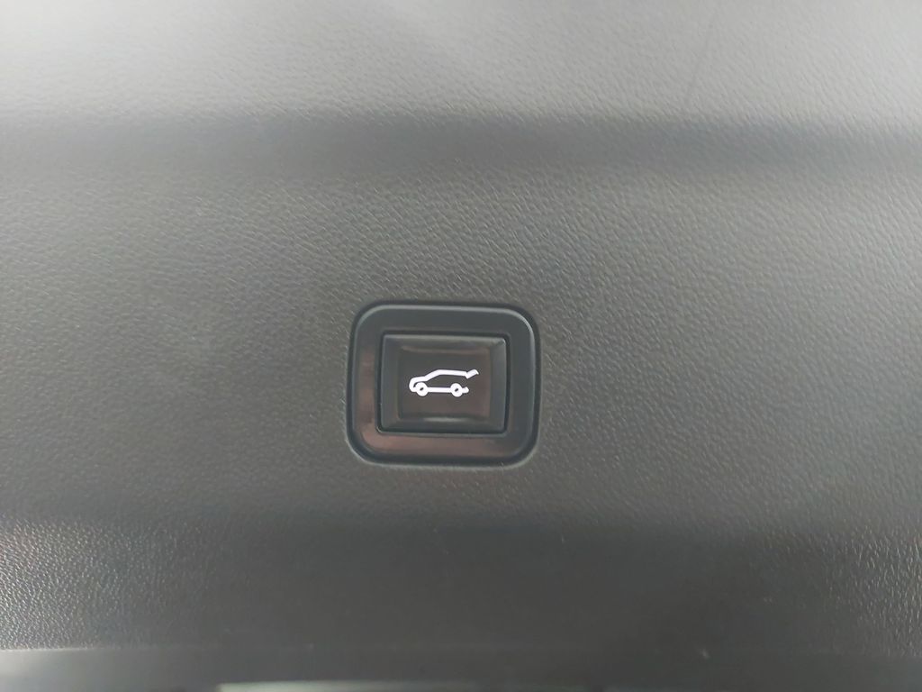 2022 GMC YUKON - Image 15