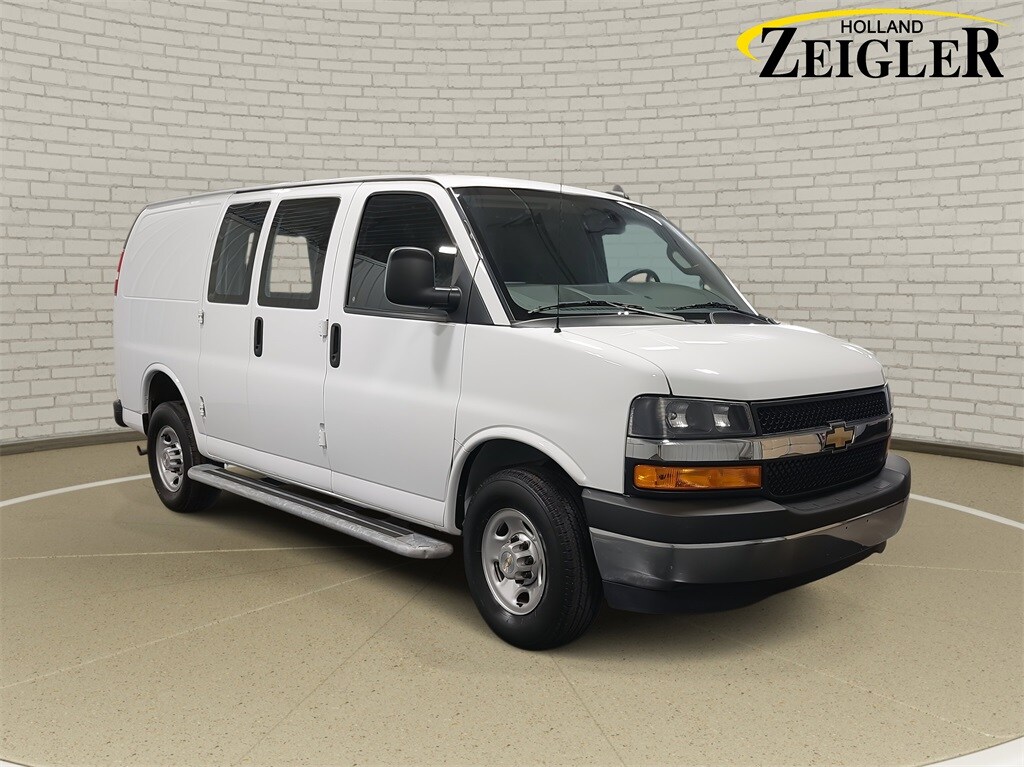 2023 Chevrolet Express 2500 Work Van Cargo photo 3