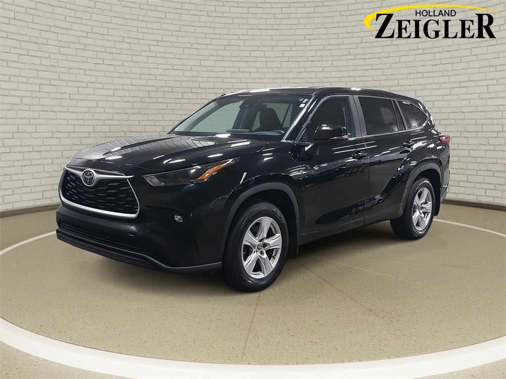2023 Toyota Highlander L's photo