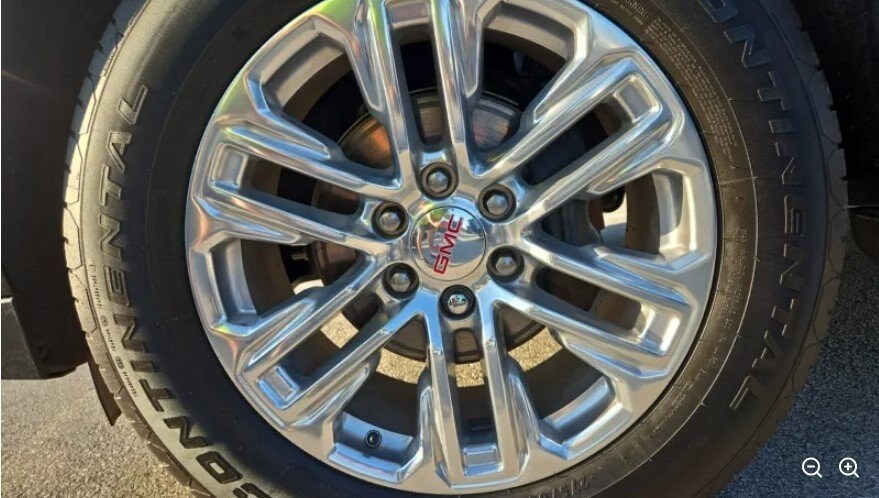 2023 Gmc Yukon SLT photo 3