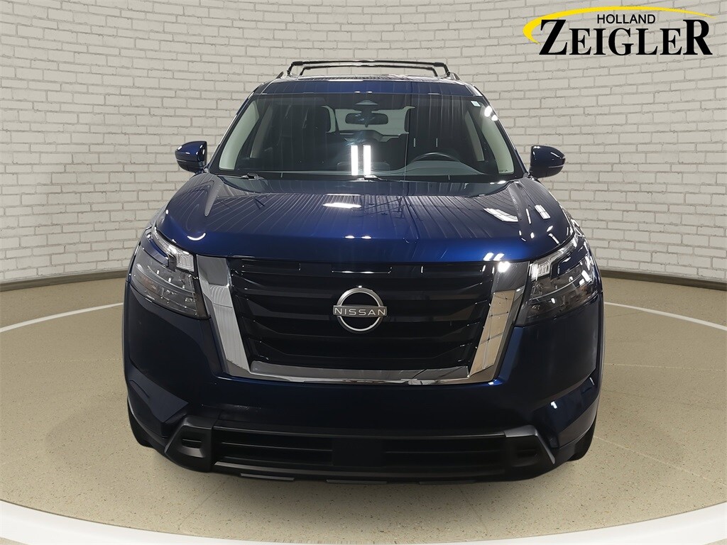 2024 Nissan Pathfinder SV photo 2