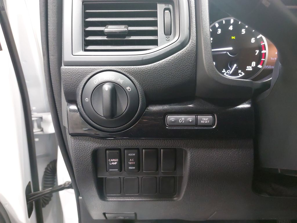 2024 NISSAN TITAN - Image 25