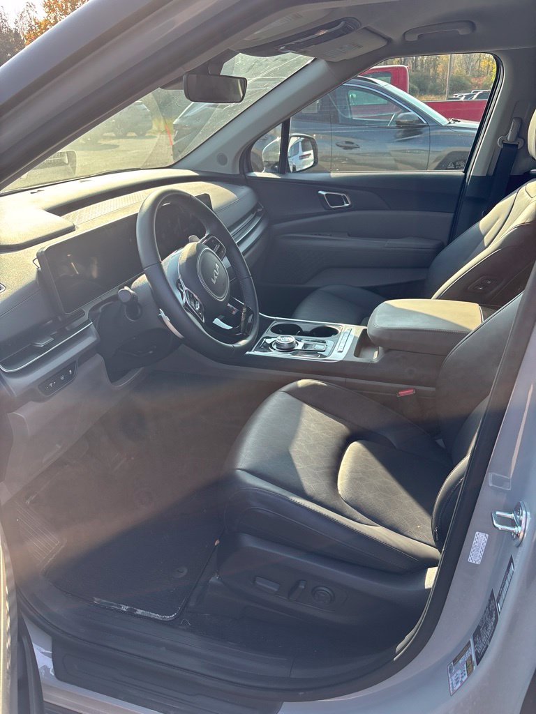 Used 2025 Kia Carnival Hybrid EX Minivan/Van