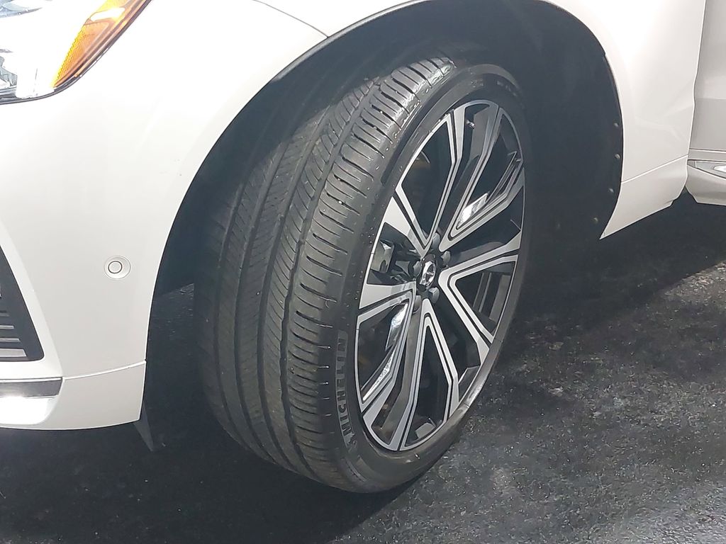 2023 VOLVO XC60 - Image 35