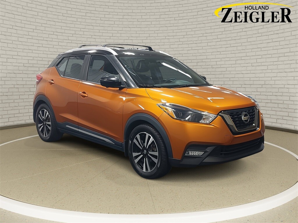 2019 Nissan Kicks SR photo 3