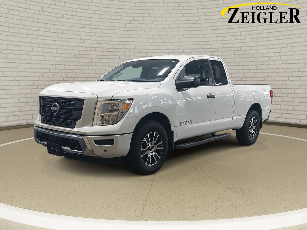 2024 Nissan Titan SV's photo