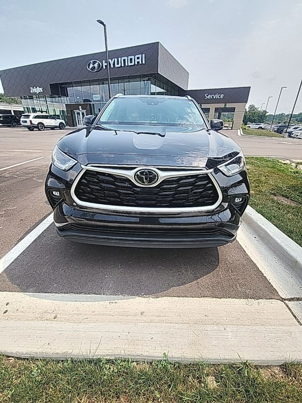 Used 2021 Toyota Highlander XLE SUV
