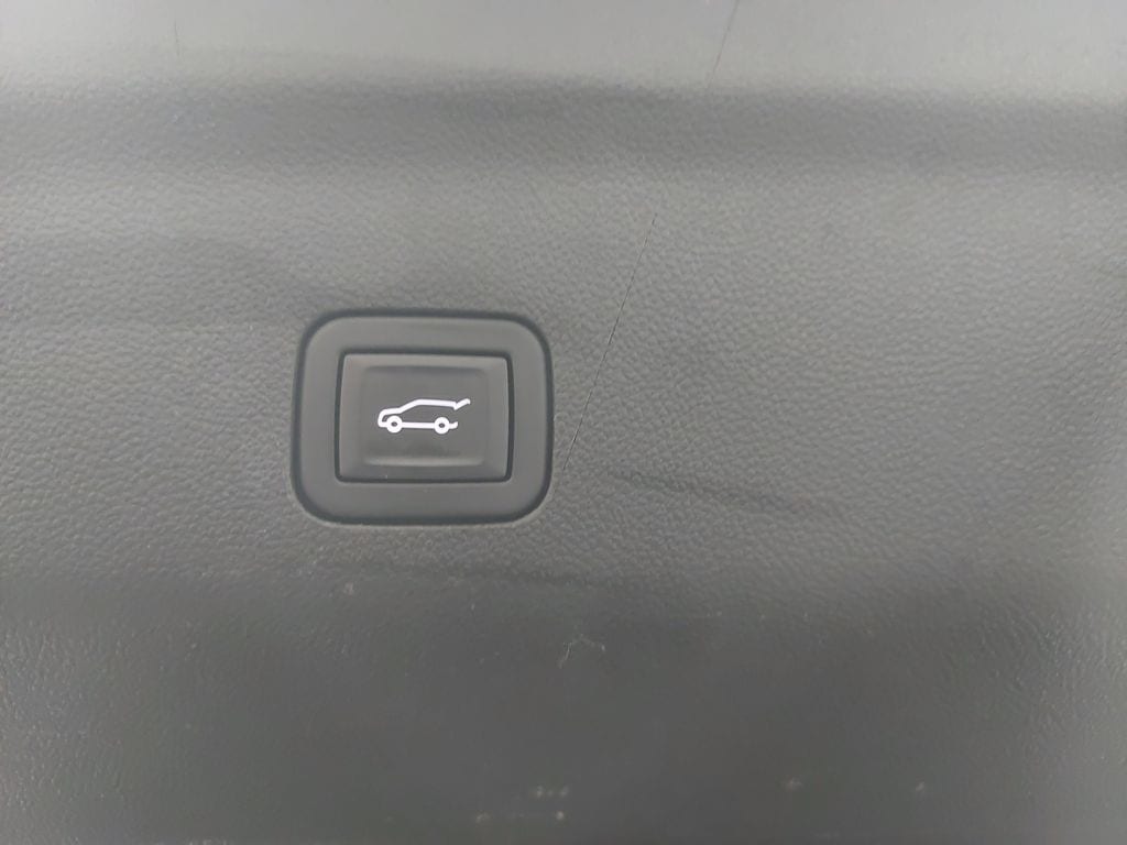 2024 GMC YUKON XL - Image 13