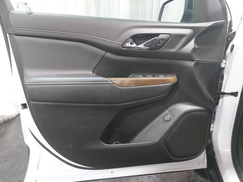 2023 GMC ACADIA - Image 30