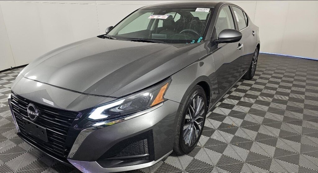 Used 2023 Nissan Altima 2.5 SV Sedan